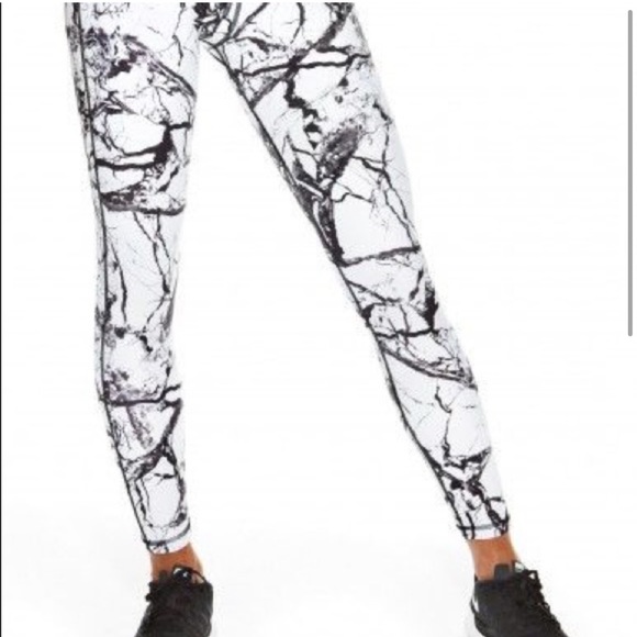 Stronger the Label white black marble activewear set Xs - Picture 3 of 9